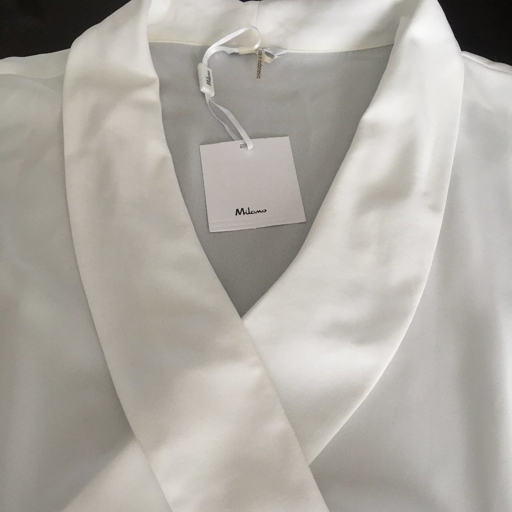 NWT Milano sz.L Sleeveless Blouse